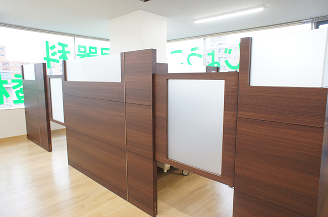 半個室（パーテーションタイプ）もございます
